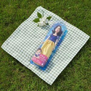 2024 Disney Princess Snow White fashion doll